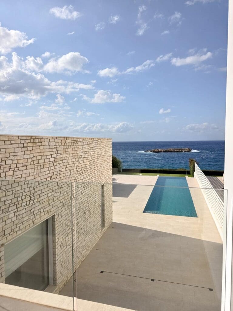 CAPS ST GEORGE — תמונה 3
